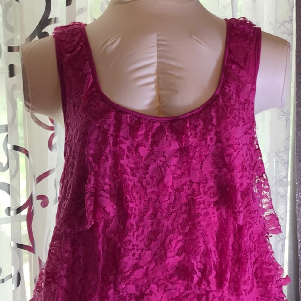 Lace ruffle top 🌺 - Picture 4 of 8